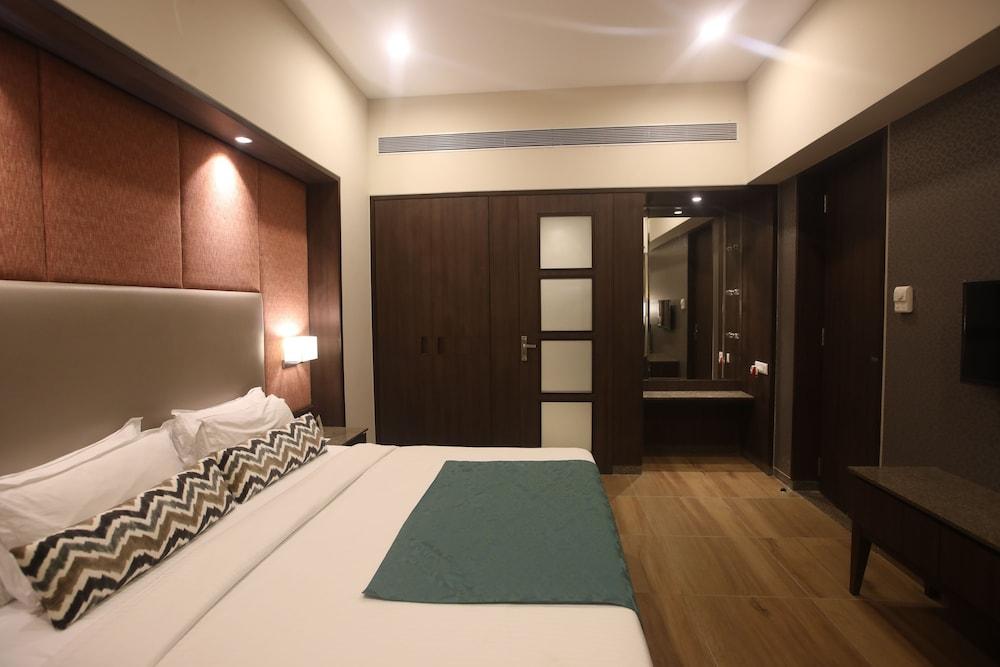 จีซีซี โฮเต็ล แอนด์ คลับ Hotel Mira-Bhayandar ภายนอก รูปภาพ