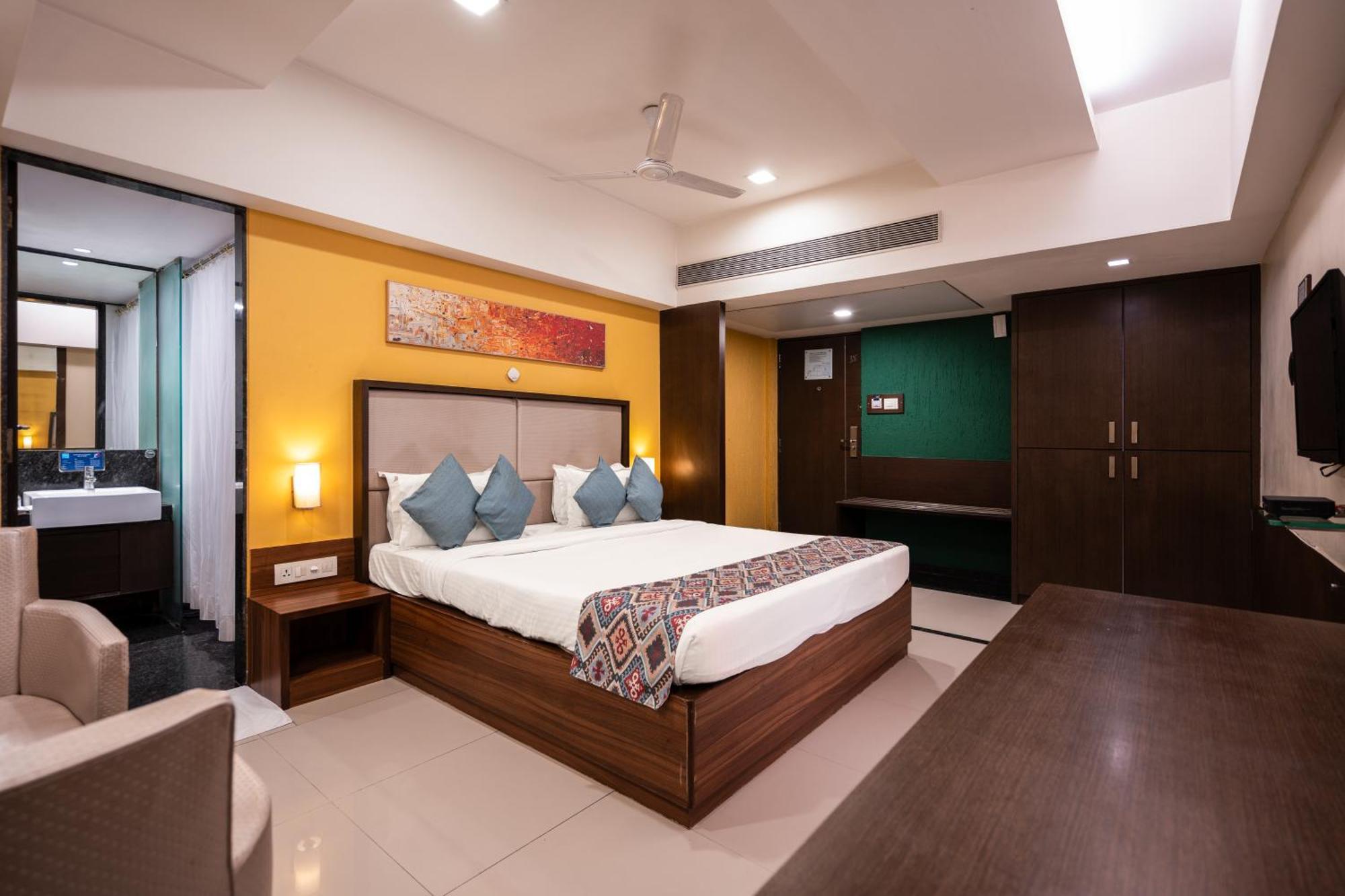จีซีซี โฮเต็ล แอนด์ คลับ Hotel Mira-Bhayandar ภายนอก รูปภาพ