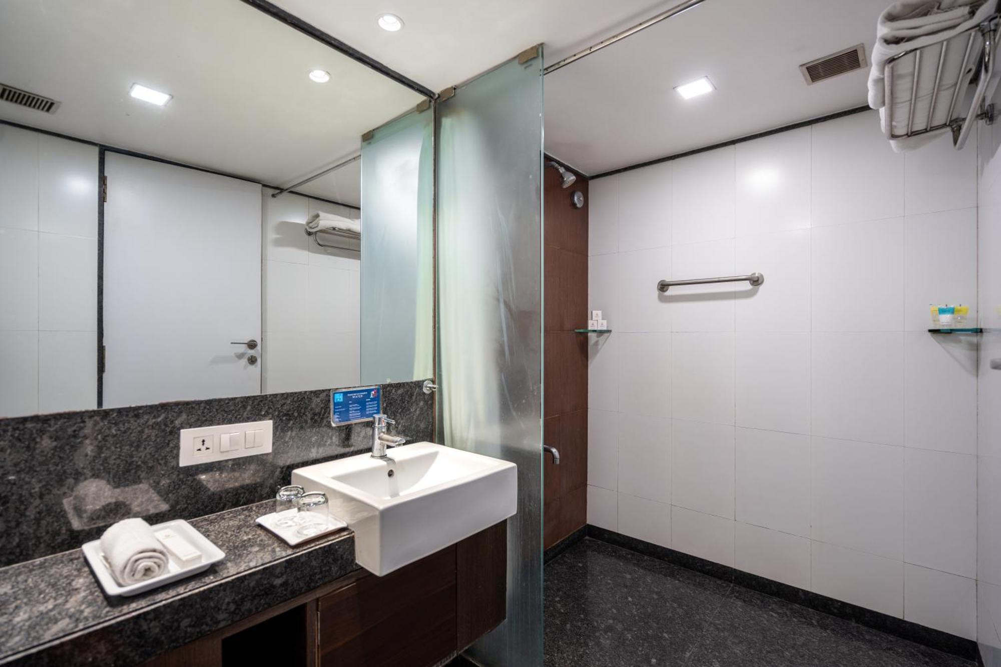 จีซีซี โฮเต็ล แอนด์ คลับ Hotel Mira-Bhayandar ภายนอก รูปภาพ