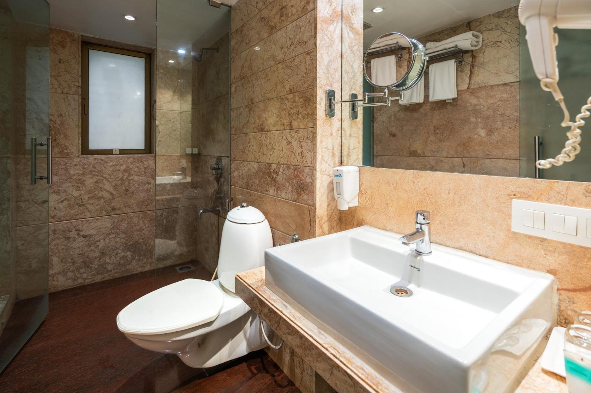 จีซีซี โฮเต็ล แอนด์ คลับ Hotel Mira-Bhayandar ภายนอก รูปภาพ