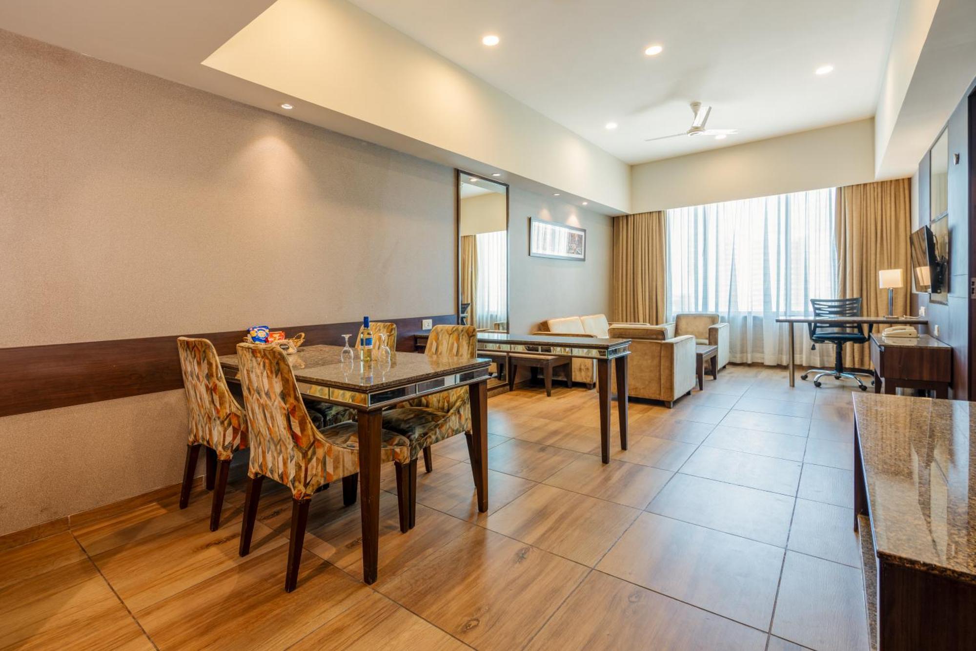 จีซีซี โฮเต็ล แอนด์ คลับ Hotel Mira-Bhayandar ภายนอก รูปภาพ