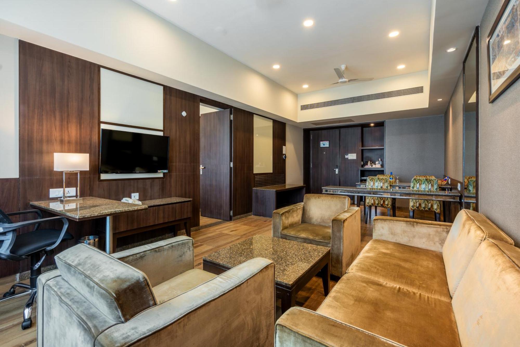 จีซีซี โฮเต็ล แอนด์ คลับ Hotel Mira-Bhayandar ภายนอก รูปภาพ