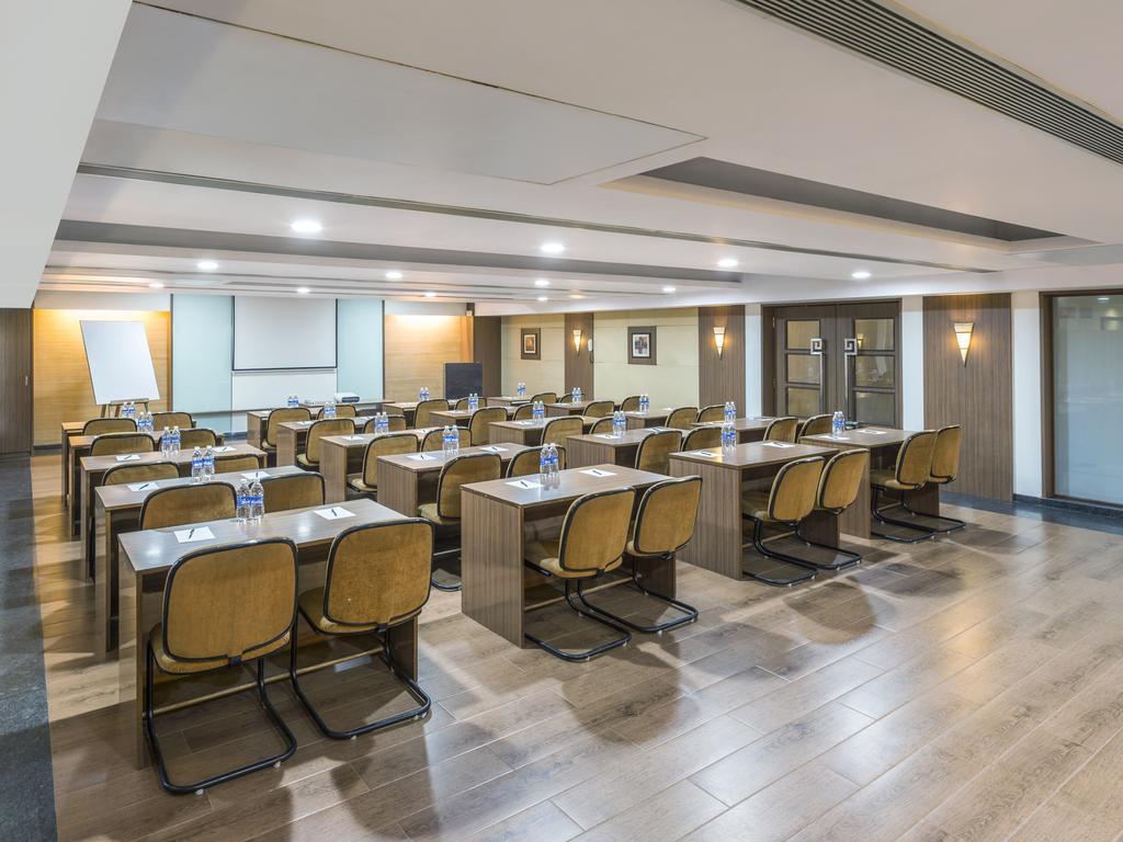 จีซีซี โฮเต็ล แอนด์ คลับ Hotel Mira-Bhayandar ภายนอก รูปภาพ