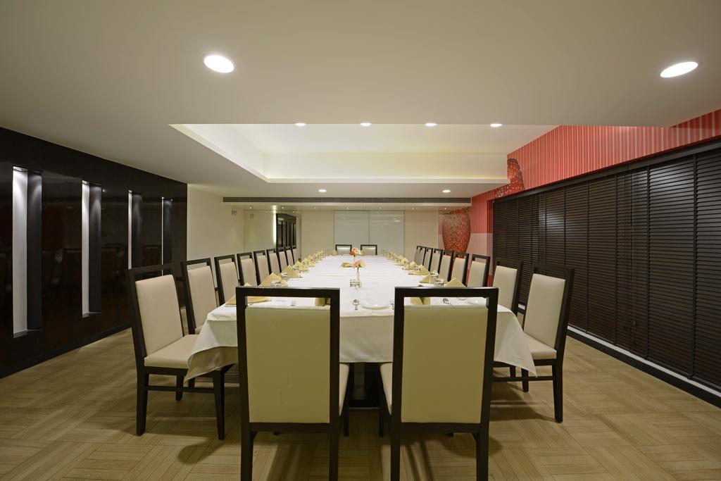 จีซีซี โฮเต็ล แอนด์ คลับ Hotel Mira-Bhayandar ภายนอก รูปภาพ
