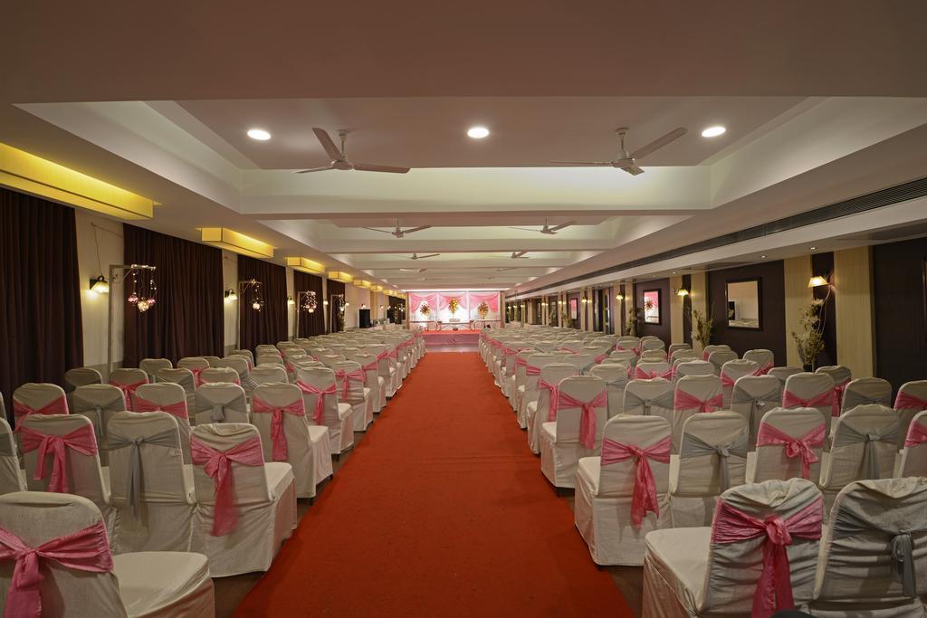 จีซีซี โฮเต็ล แอนด์ คลับ Hotel Mira-Bhayandar ภายนอก รูปภาพ