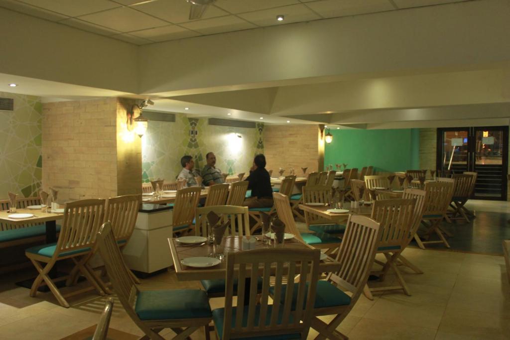 จีซีซี โฮเต็ล แอนด์ คลับ Hotel Mira-Bhayandar ร้านอาหาร รูปภาพ